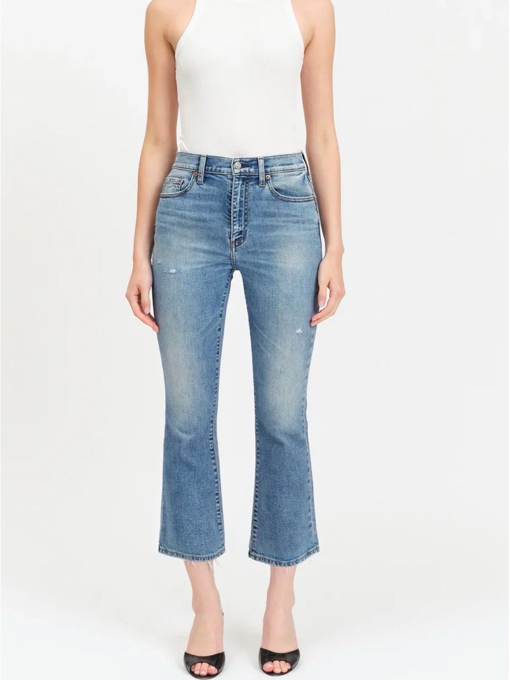 Daze Denim Shy Girl Crop Flare “Hug” Jeans Size 25 – Medium Wash